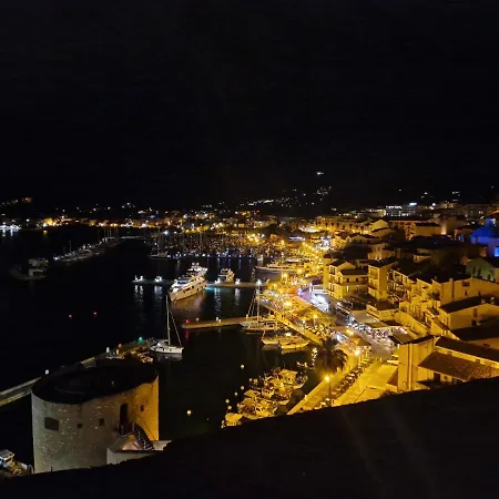 Les Mimosas カルヴィ